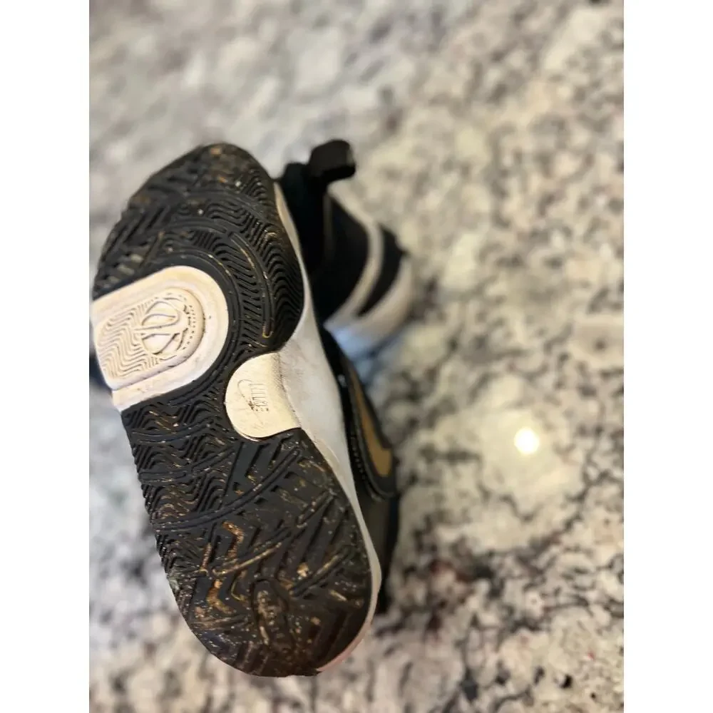 Nike team hustle youth shoes 3.5 black gold white